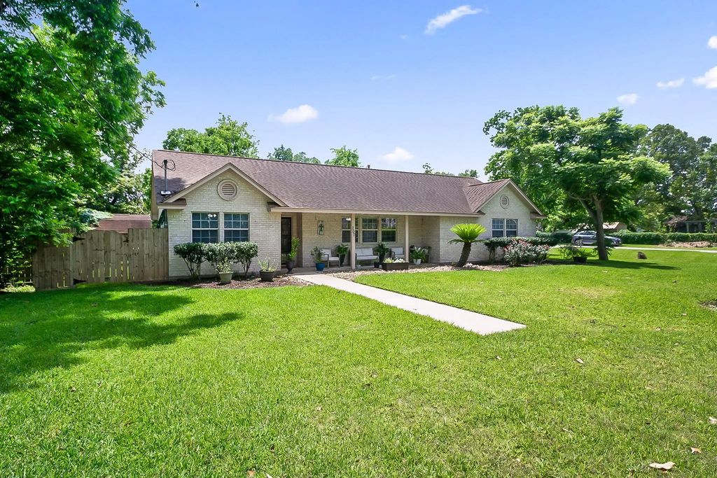 207 W Centre Street, Brazoria