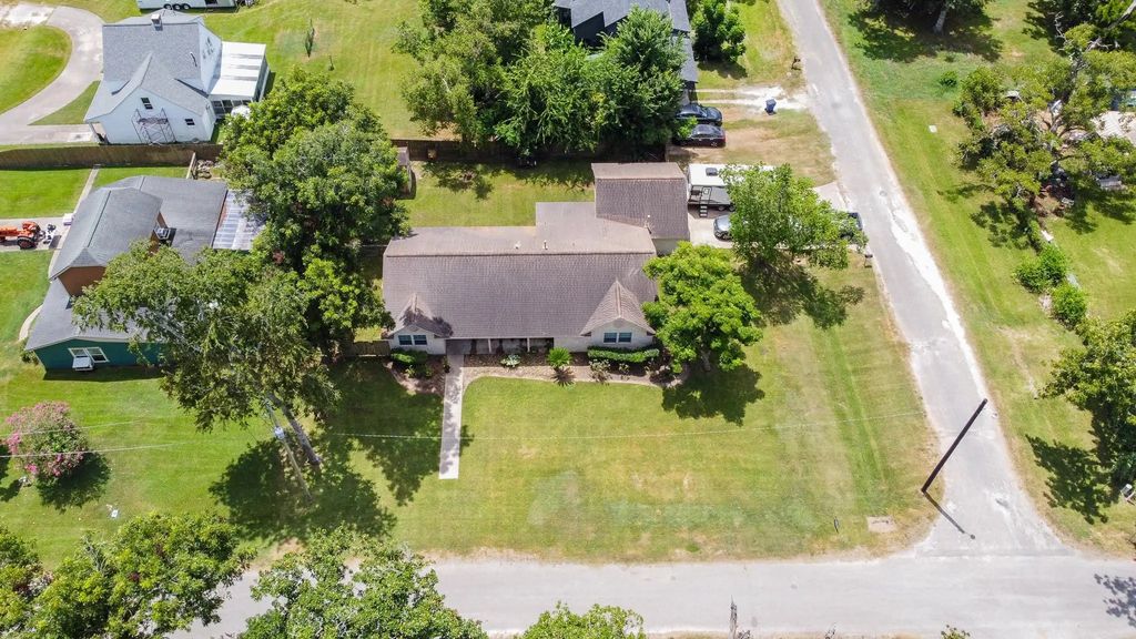 207 W Centre Street, Brazoria
