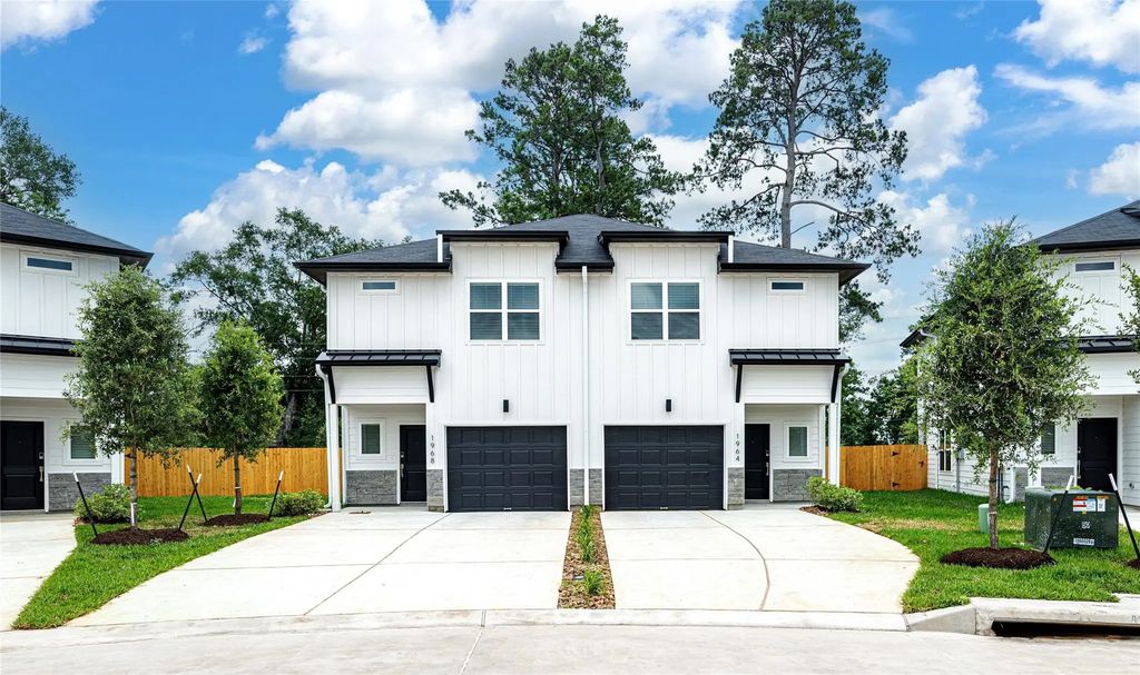 1964 Longmire Villas Ct Court, Conroe