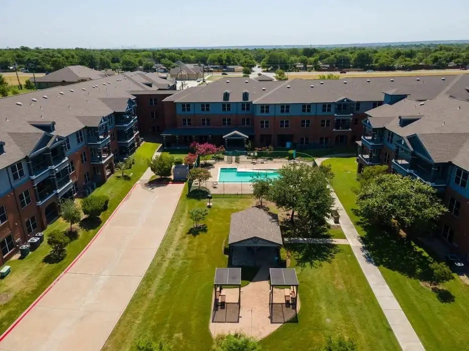 1104 S Carrier Pkwy, Grand Prairie