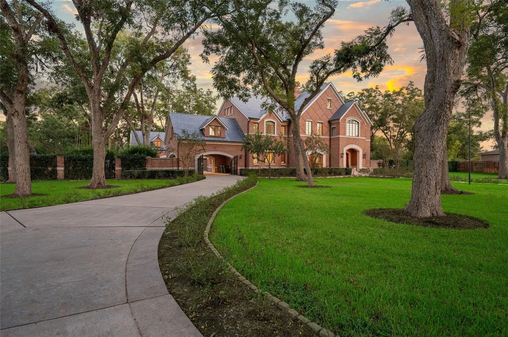 1802 Forest Gate Circle, Sugar Land