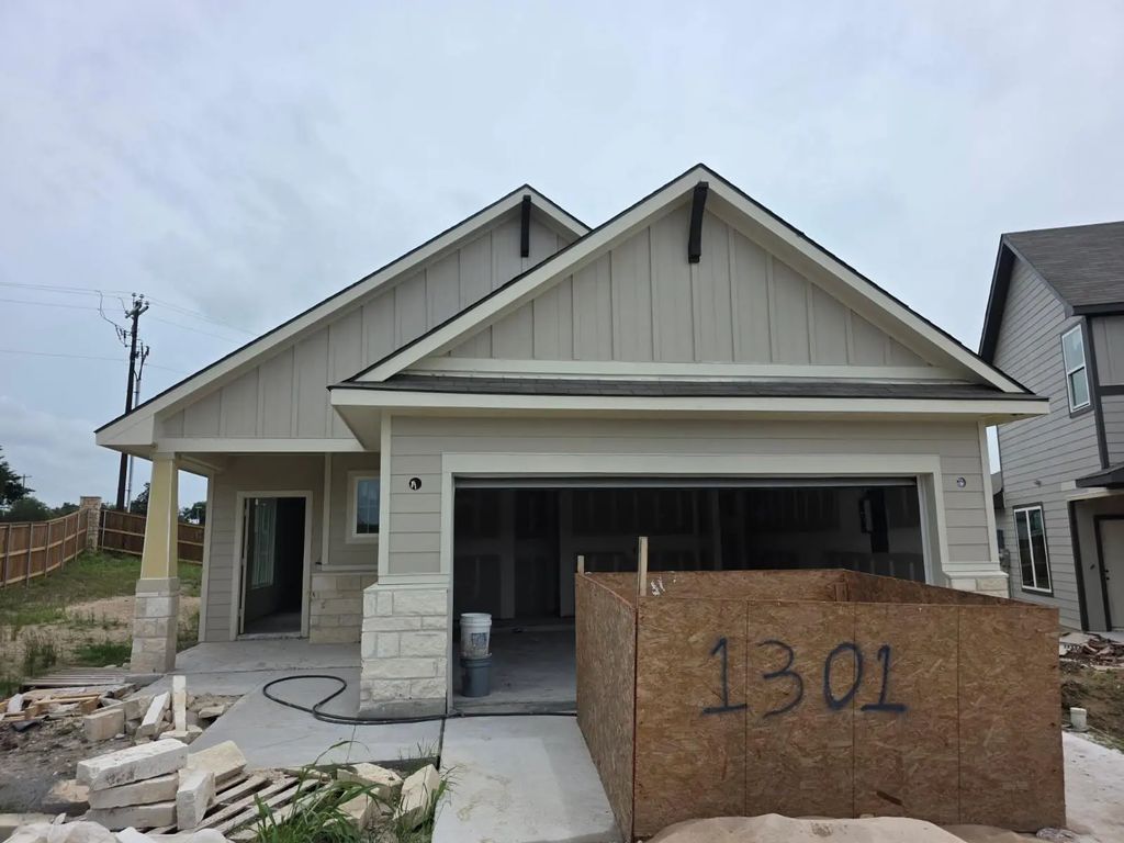 1301 Boehnke Pass, Brenham