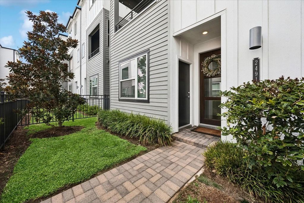 2491 W 11th Street, Houston