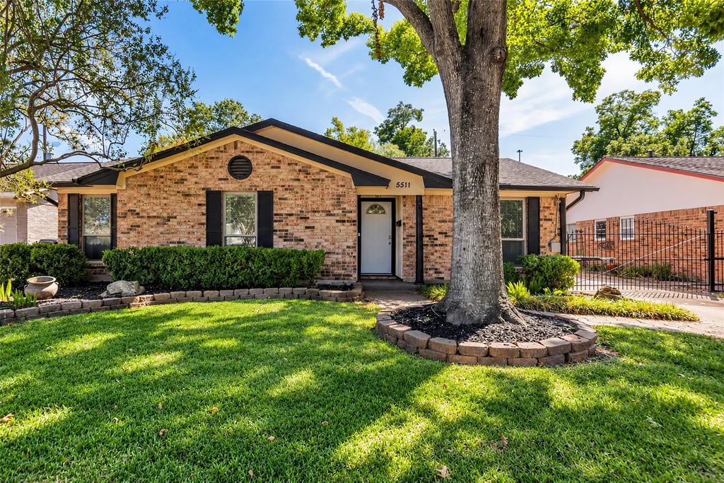 5511 Hialeah Drive, Houston