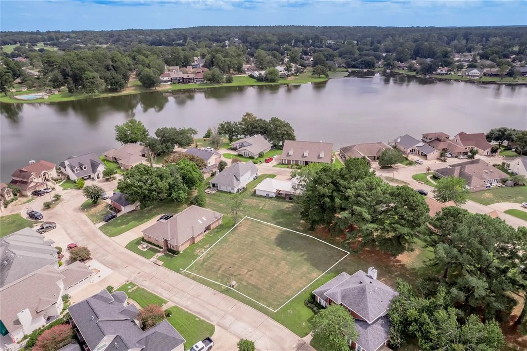 1410 W Lake Shores, Huntsville