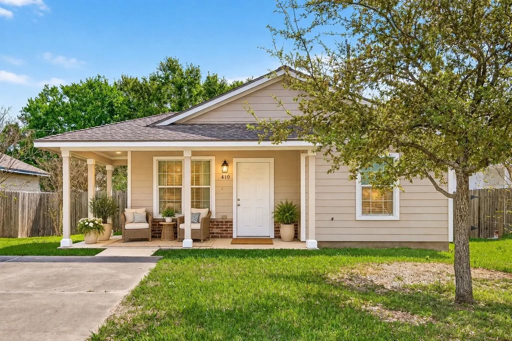 410 Collins Road, Richmond