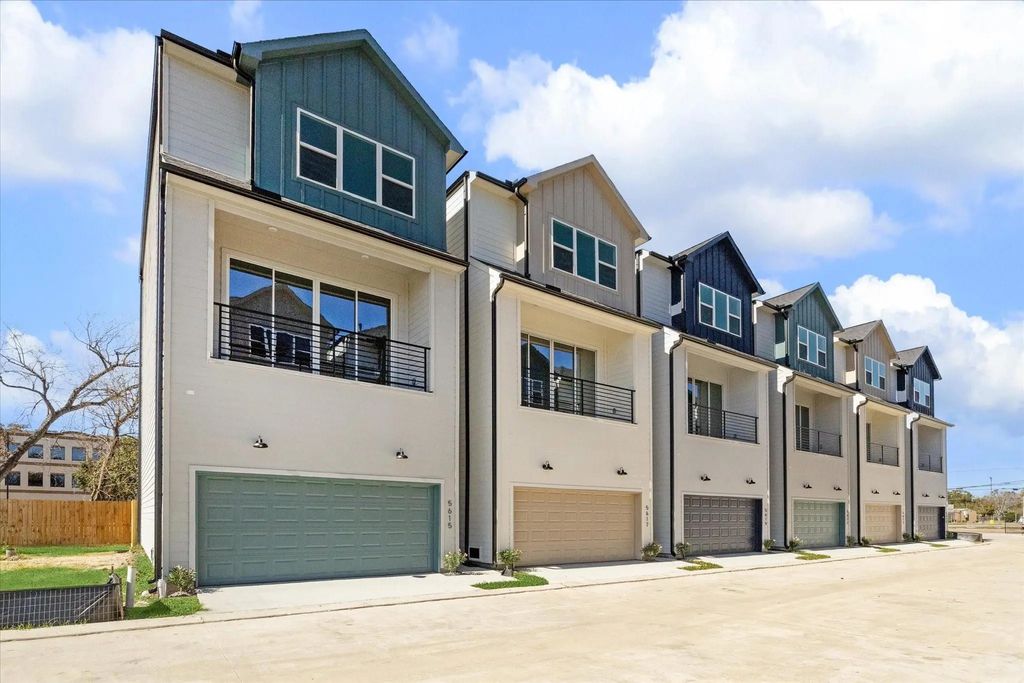 5613 Camino Encantado Drive, Houston