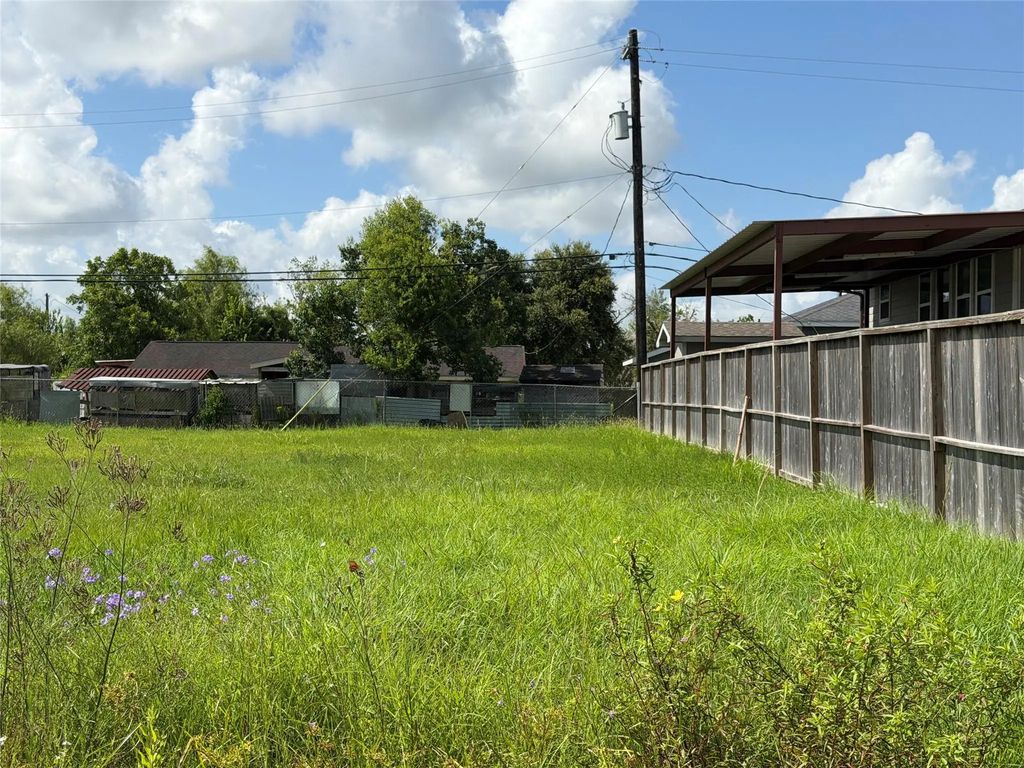 4950 Almeda School Road, Rosharon