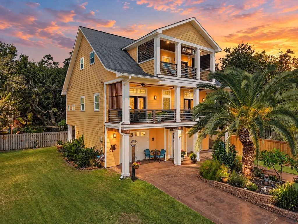 808 Elm Road, Clear Lake Shores