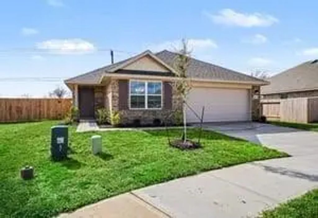 332 Bryan Way, Angleton