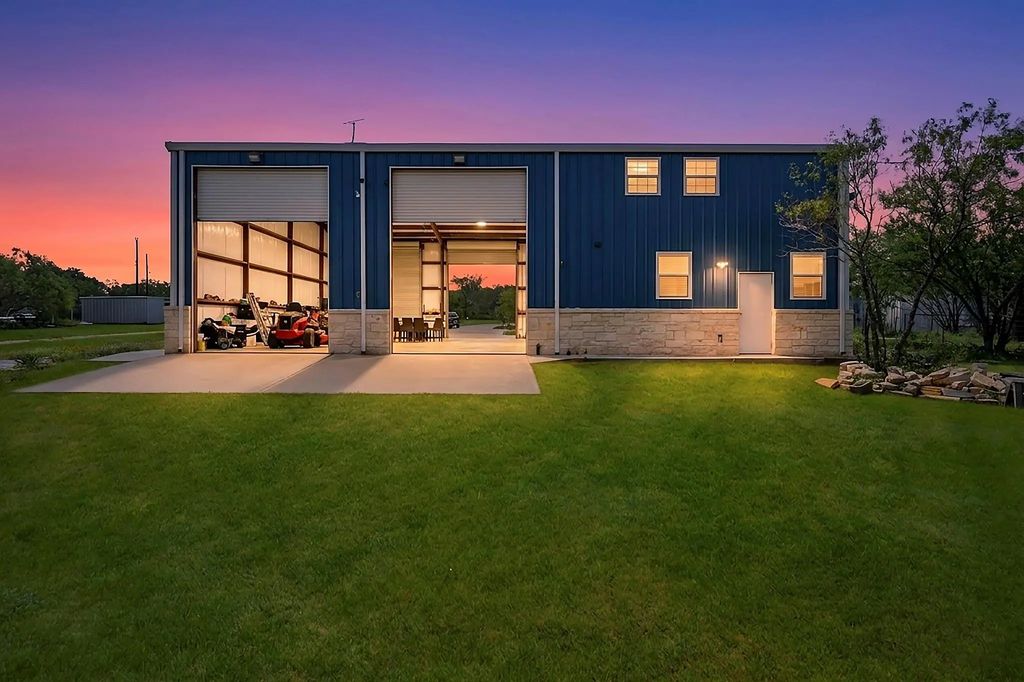225 Buttercup Lane, Floresville
