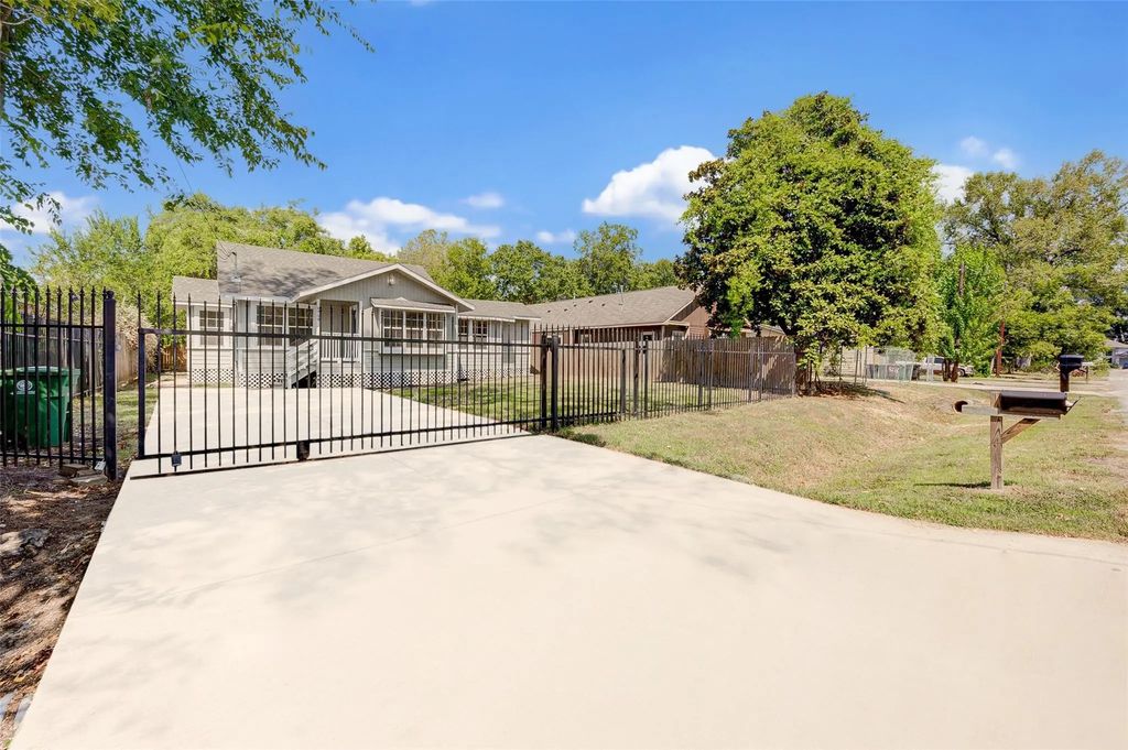 8709 Knox Street, Houston