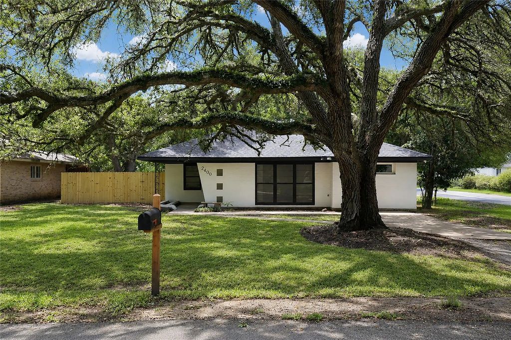 2400 Carrington Street, Bay City