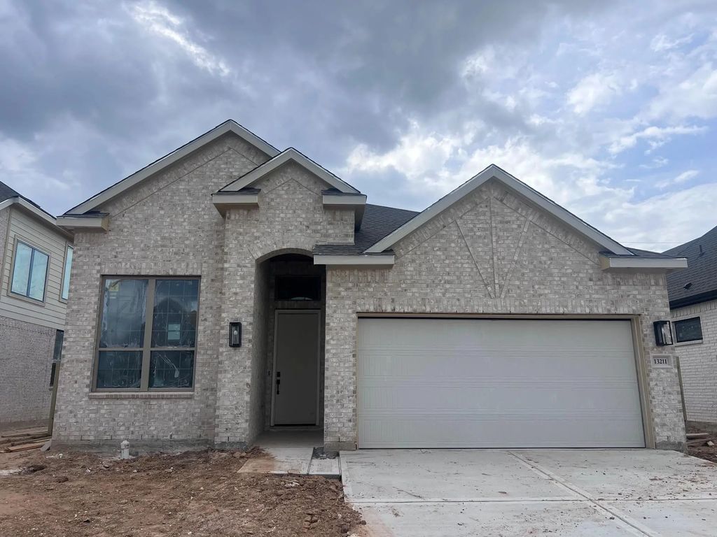 13211 Valley Orchard, Tomball
