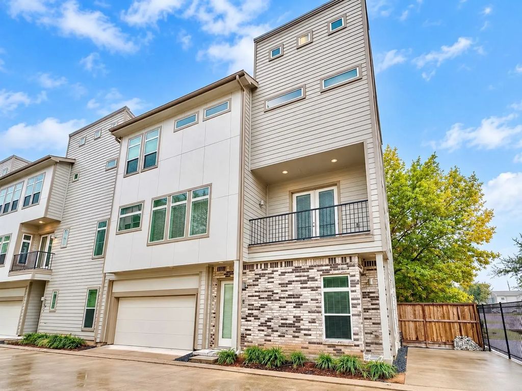 5823 Fairdale Lane E, Houston