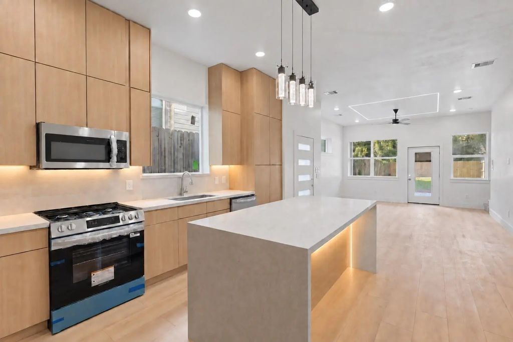 1521 Armada Drive, Houston