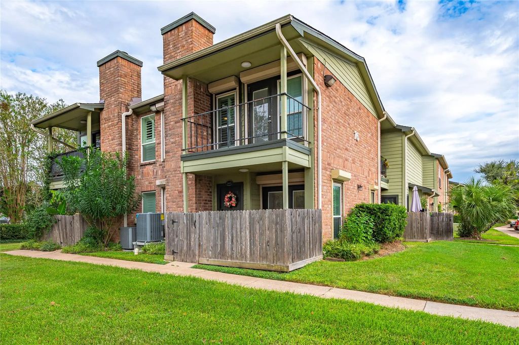 18800 Egret Bay Boulevard 1611, Webster