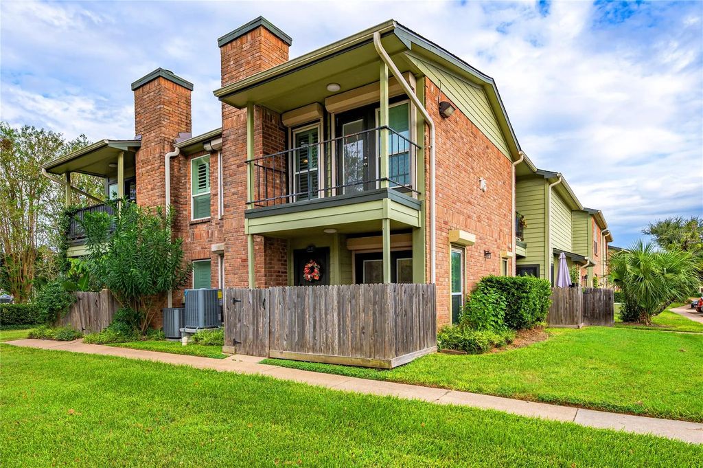 18800 Egret Bay Boulevard 1611, Webster