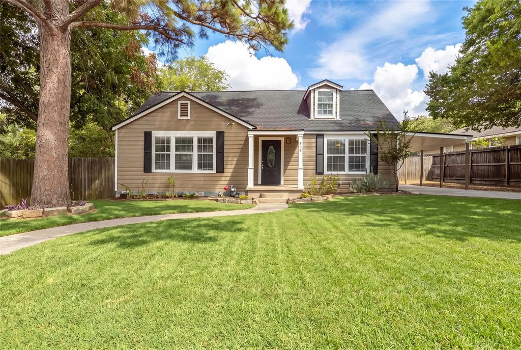 906 W First Street, Brenham