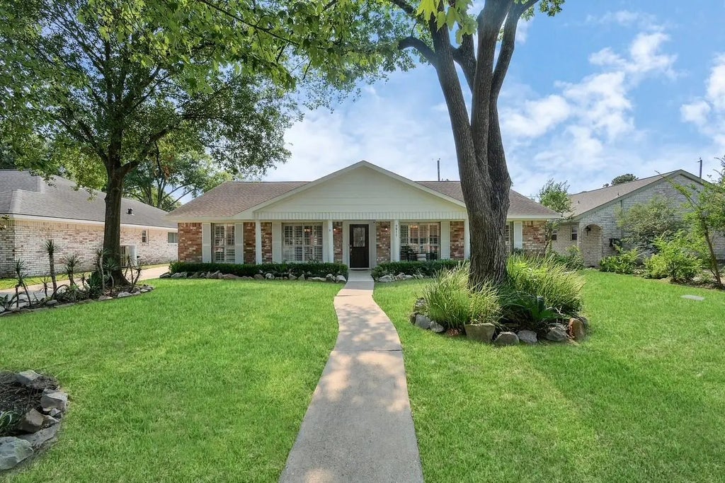 9811 Rocktree Drive, Houston