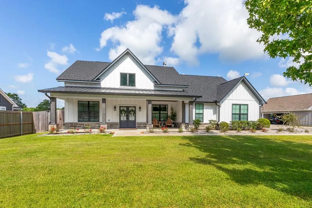 670 Dayna Lane, Sour Lake