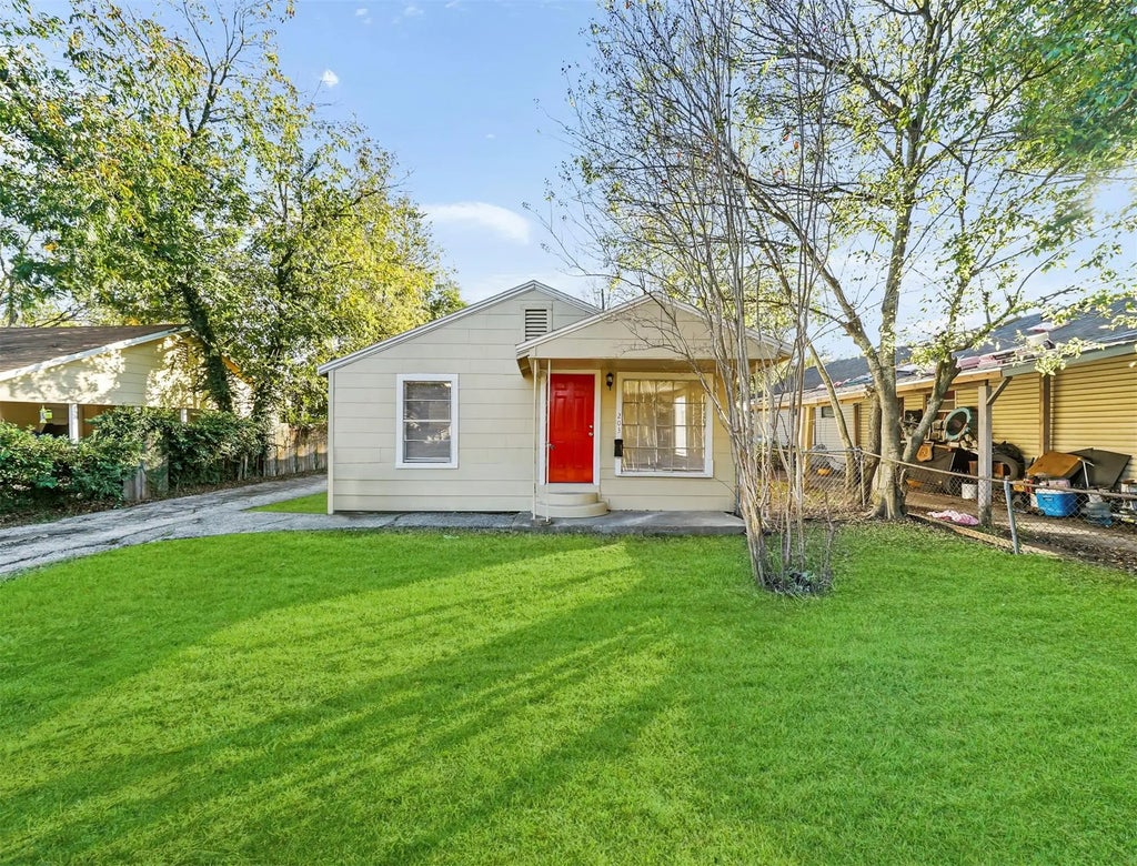 203 W Hart Avenue, Pasadena