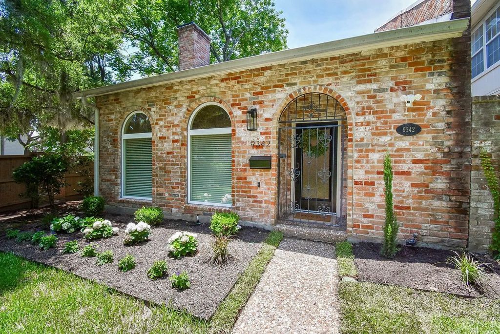 9342 Briar Forest Drive, Houston