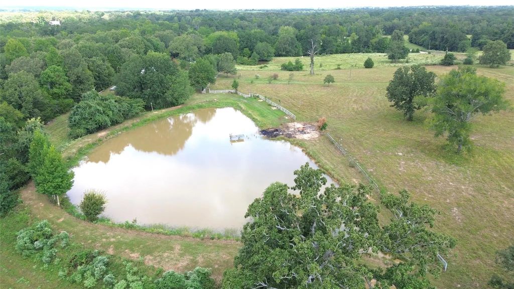 6533 Cr 233, Centerville