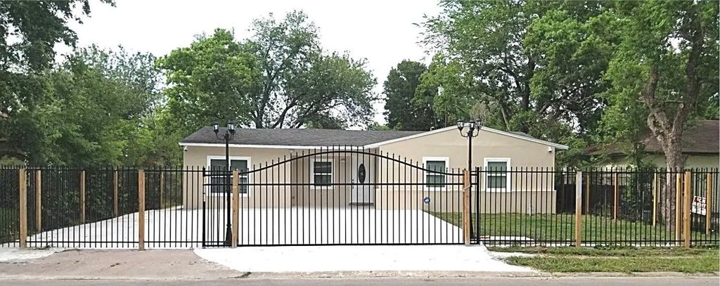 5631 Belarbor Street, Houston