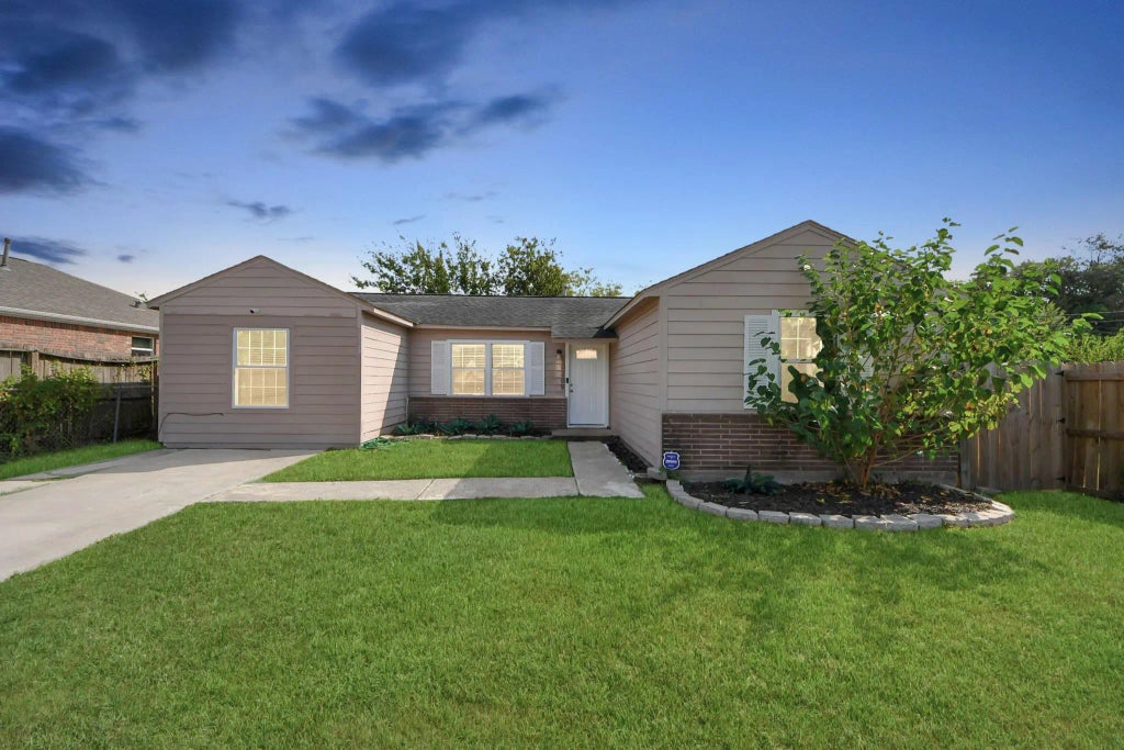 10209 Cathedral Drive, Houston