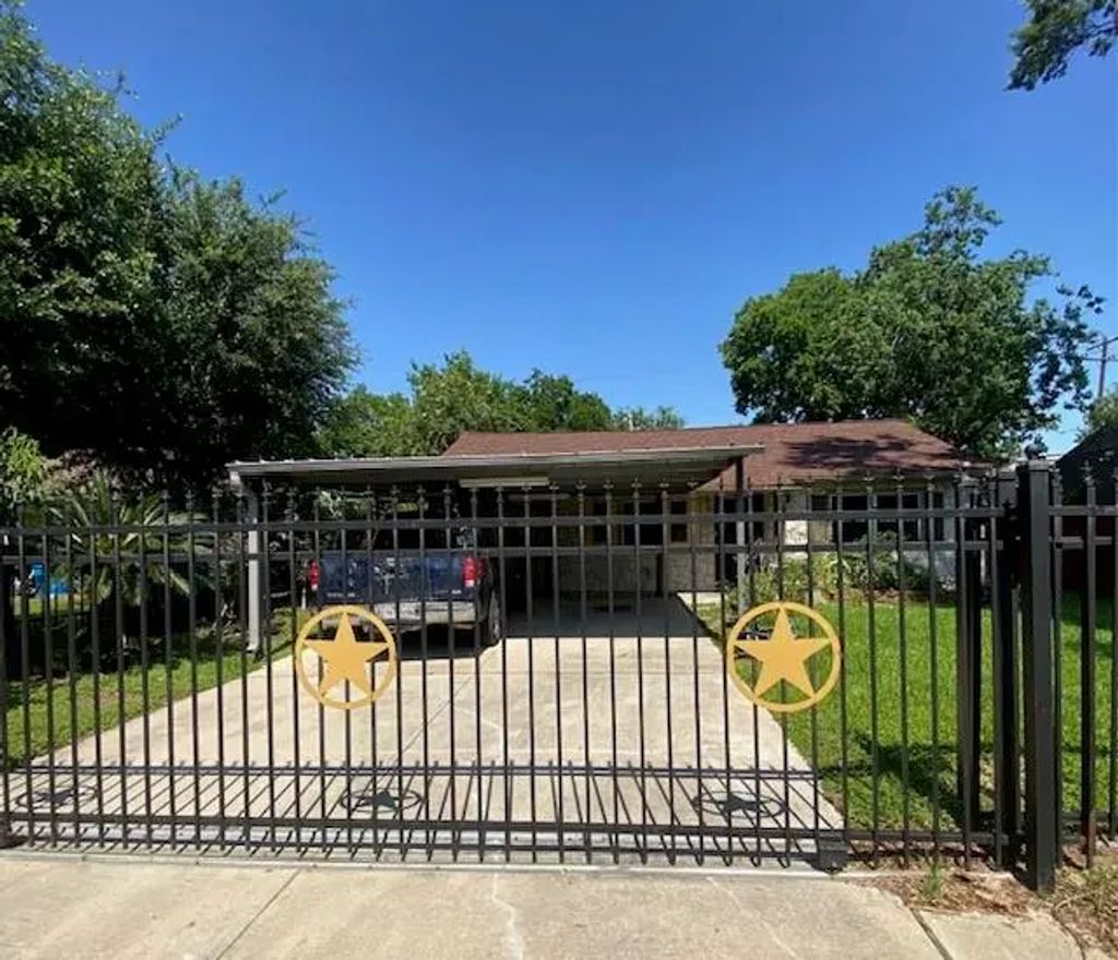 6623 Cresthill Street, Houston