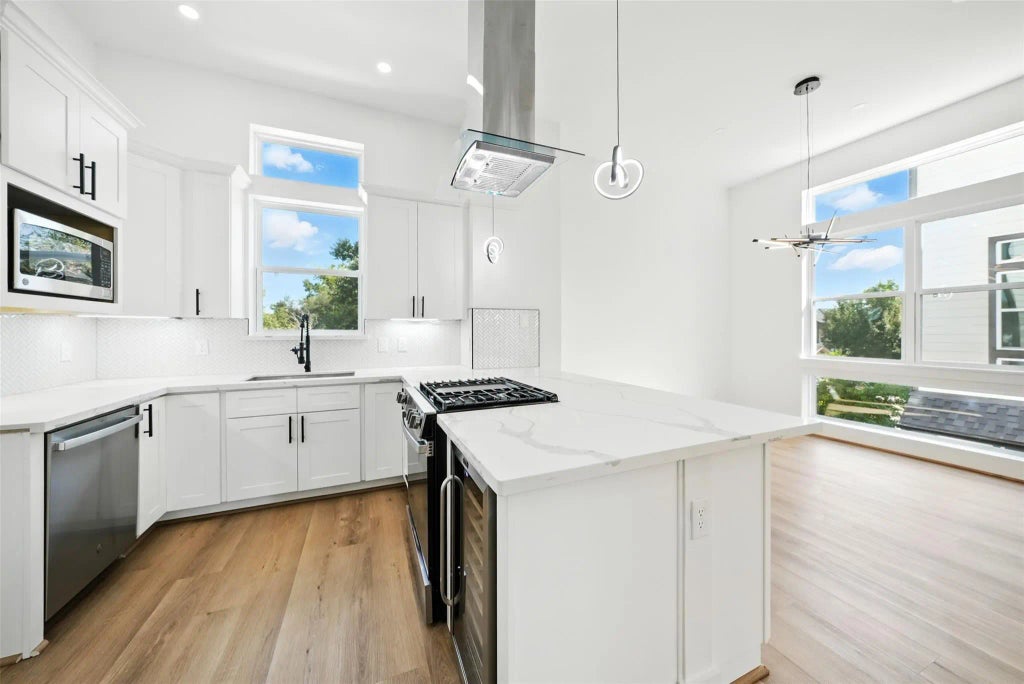 1913 Hoskins Drive H, Houston