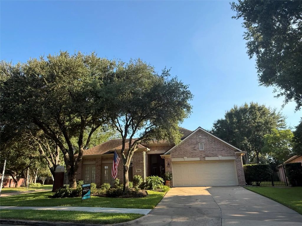 8746 Rippling Water Drive, Sugar Land