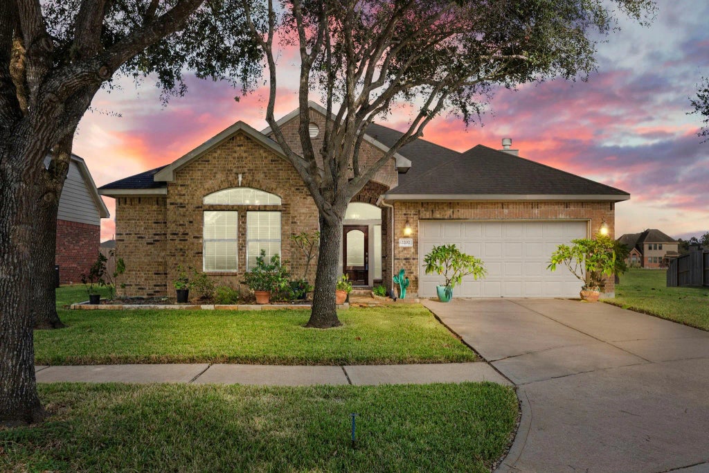 2202 Winchester Lake, Rosenberg