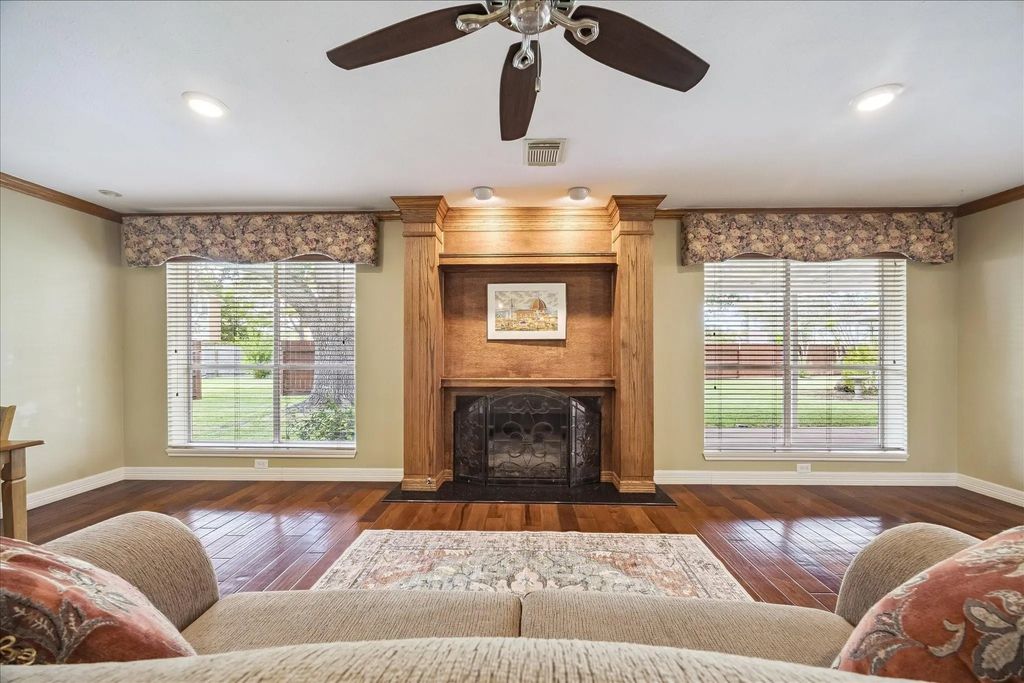 1306 Forest Hollow Drive, Missouri City