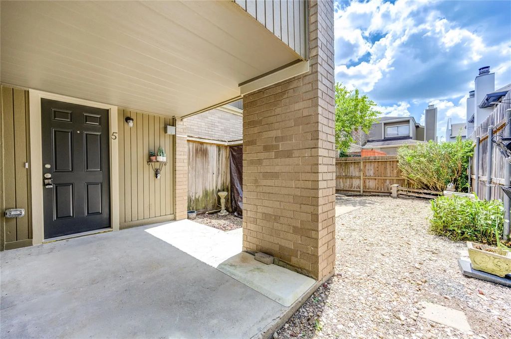 1920 Augusta Drive 5, Houston