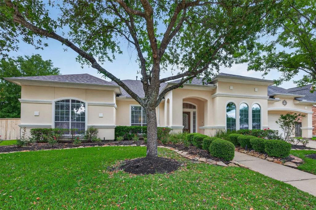 18622 Yorkshire Manor Court, Spring