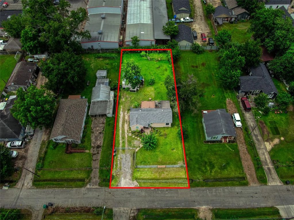906 Woodcrest Drive, Houston