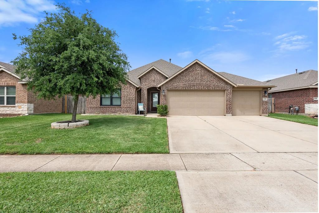 2018 Eagle View Drive, Navasota