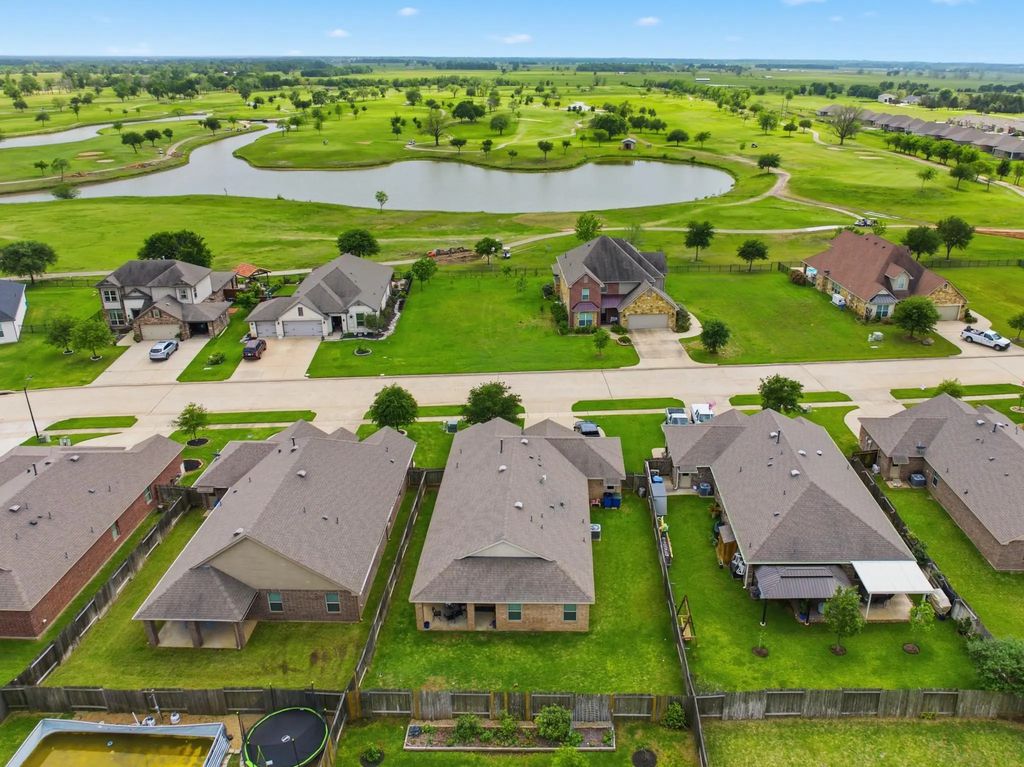 2018 Eagle View Drive, Navasota