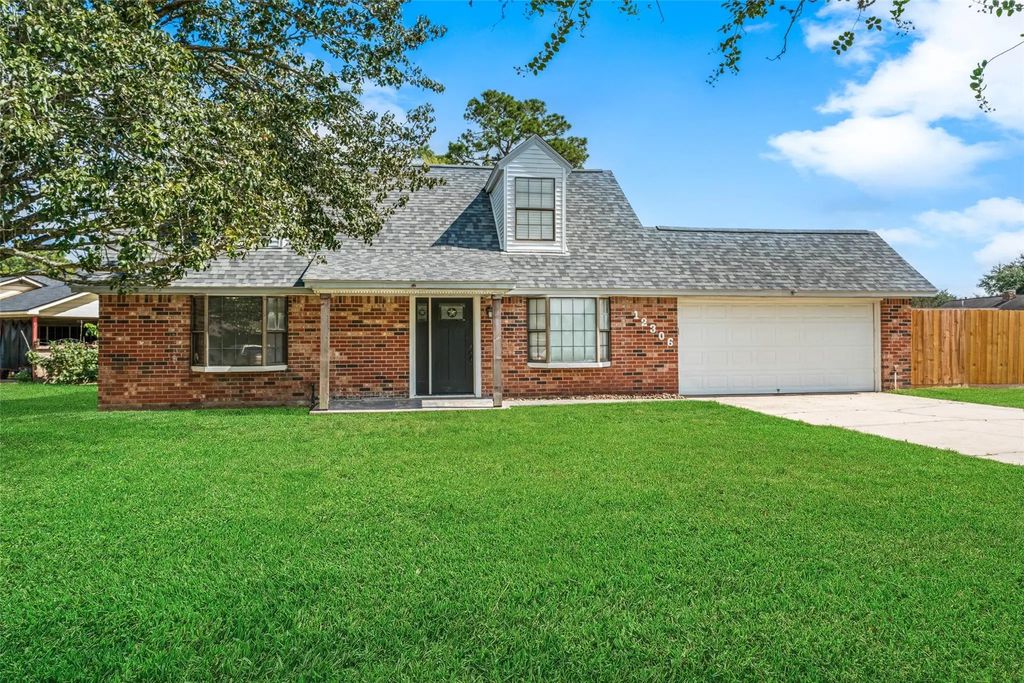 12306 Old River Drive, Baytown