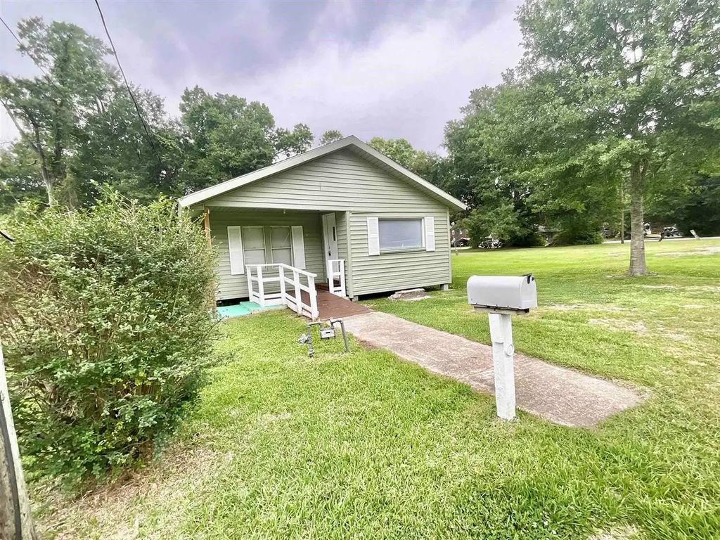 655 N 2nd Street, Silsbee