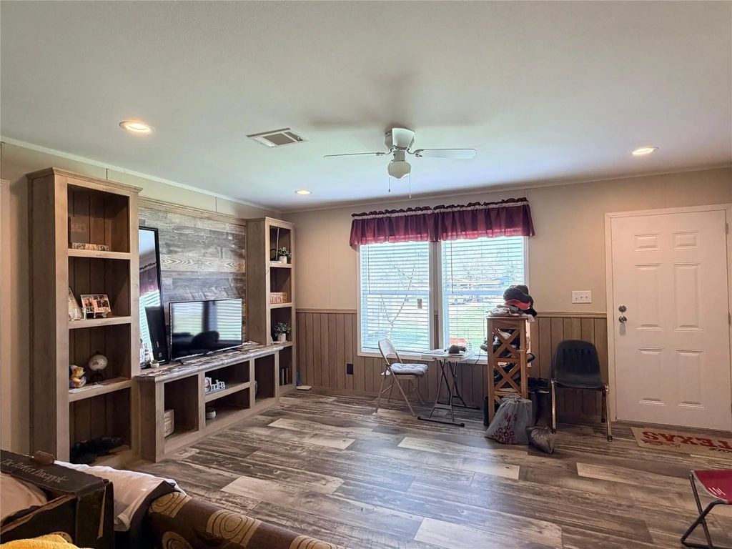 13700 Burnett Road, Beasley