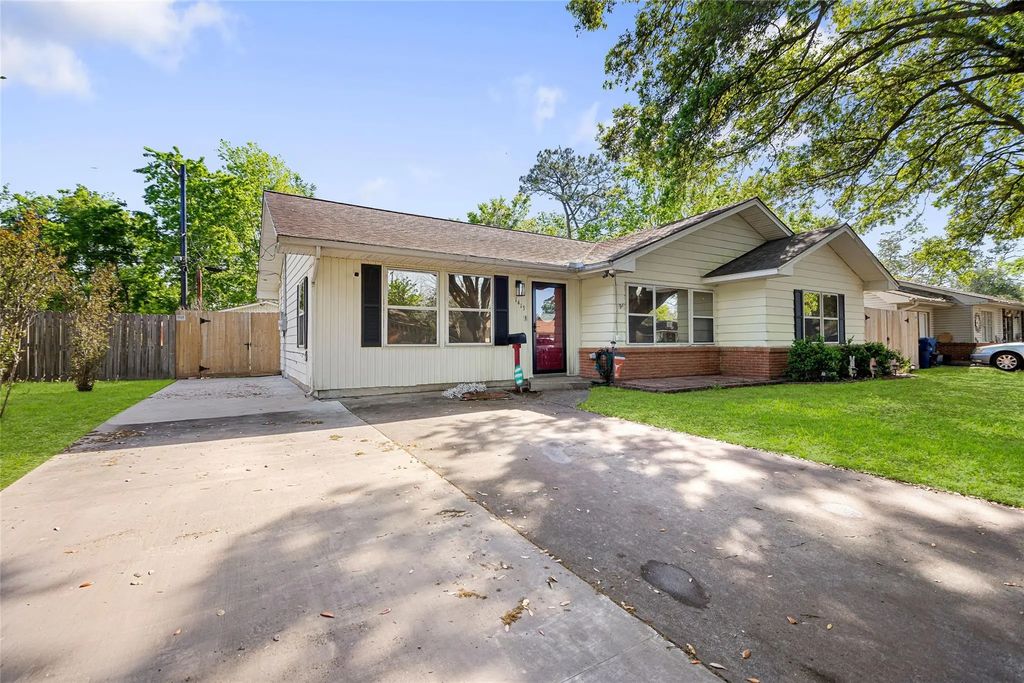 1413 Andrea Drive, Bay City