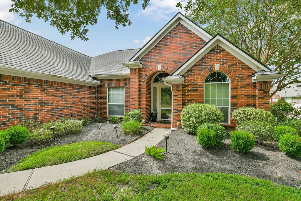 2516 Creeks Edge Drive, Pearland