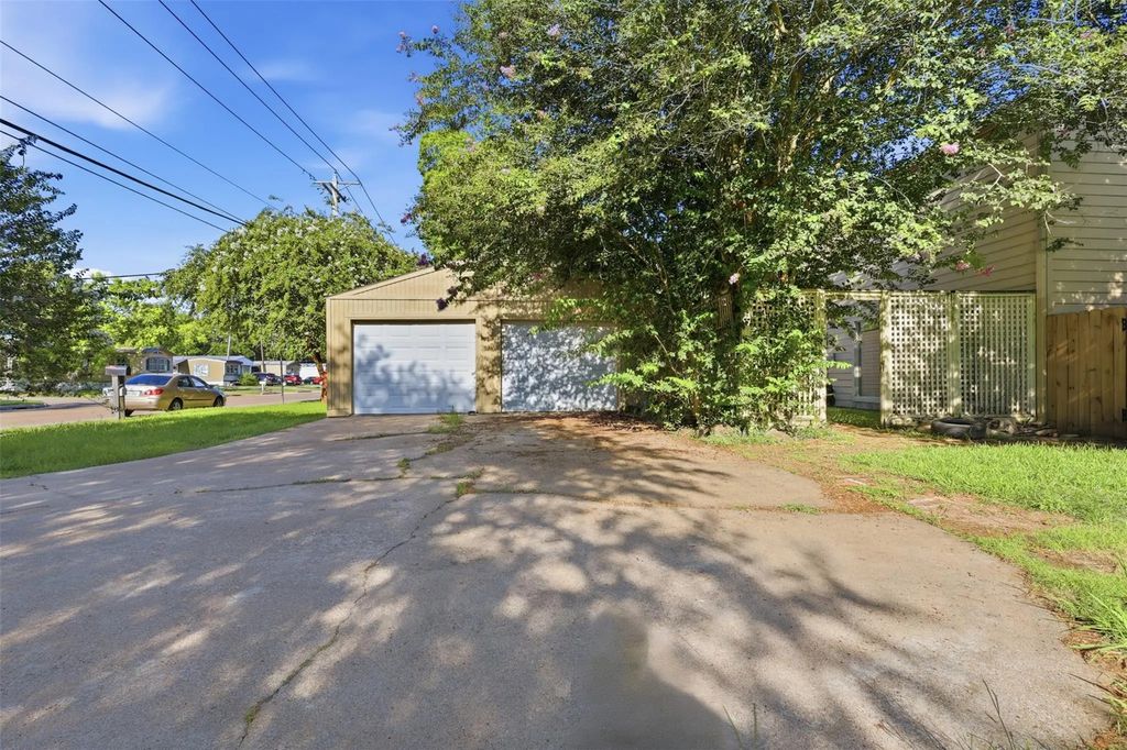 1621 & 1623 W Adoue Street, Alvin
