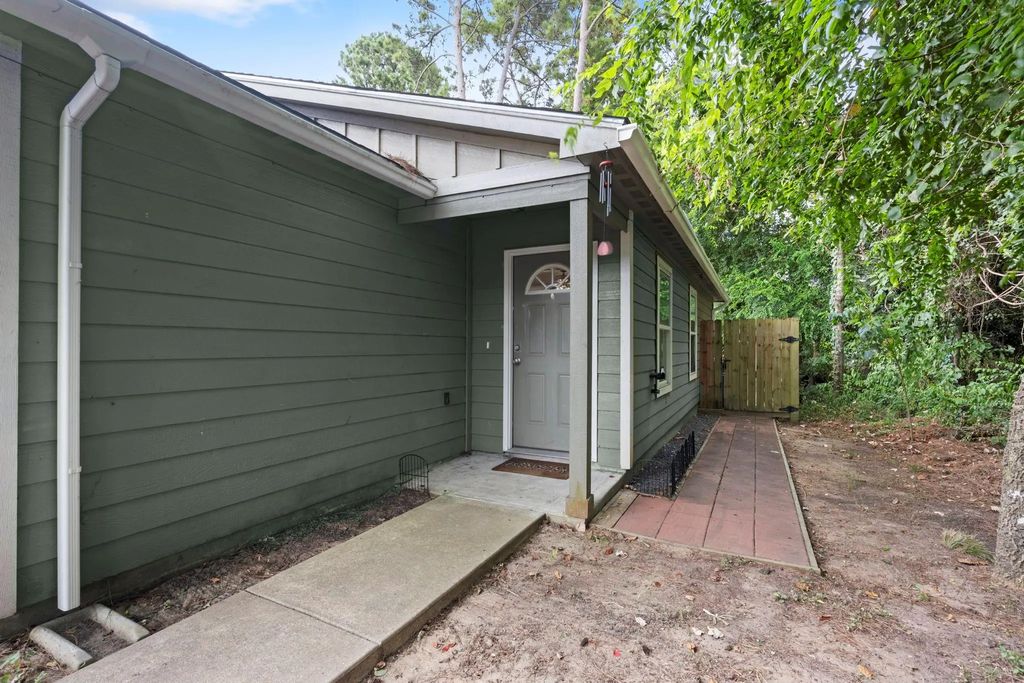 16807 Crestmont, Montgomery