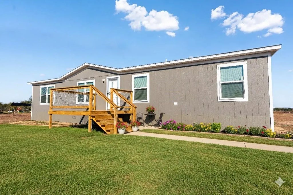 6945 Seawillow Road, Lockhart