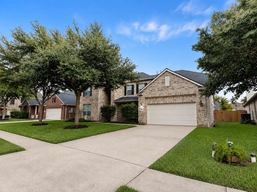 1752 Silver Bend Drive, Dickinson