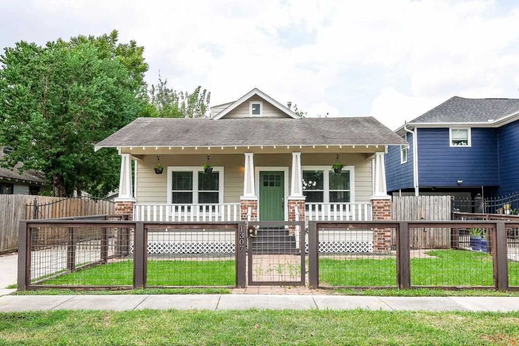 1307 Walton Street, Houston
